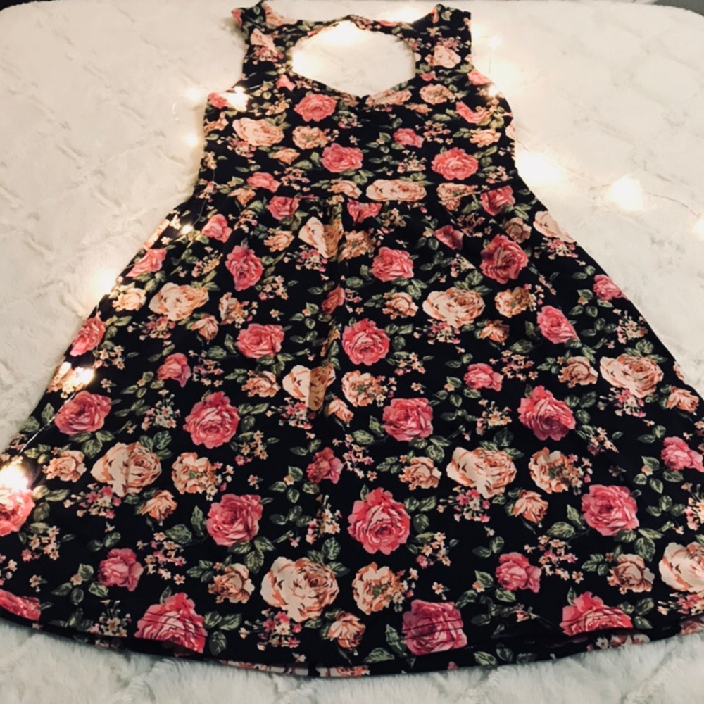 🌺🌸 floral dress